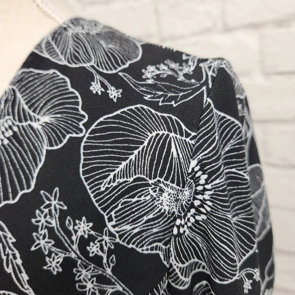LEITH Black & White Floral V Neck Long Sleeve Dress Size Medium - Picture 3 of 14